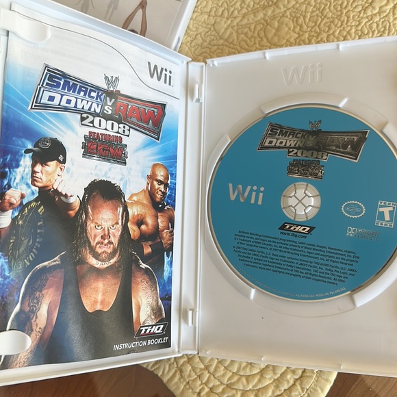 2 Wii GAMES    Wii Fit & Smack Down vs Raw 2008 - Picture 5 of 5